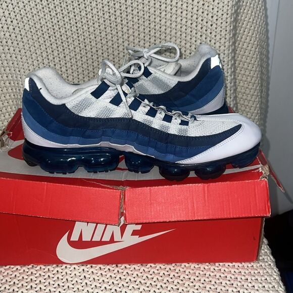 Nike Air Max 95 Blue Sneakers - Picture 9 of 11